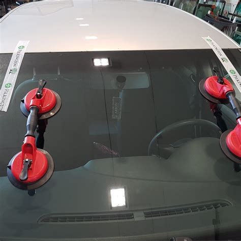 Įvairių tipų automobilių stiklai