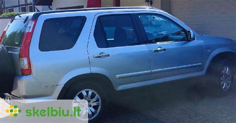 Honda CR-V automobilis su naujais ratlankiais