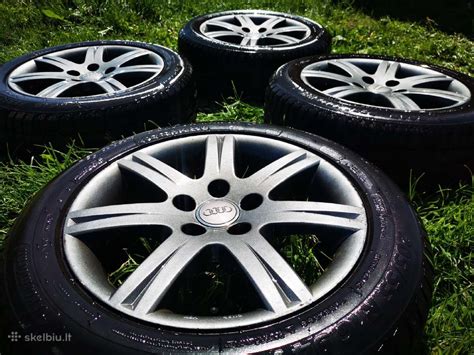 Audi A3 automobilis su R16 ratlankiais