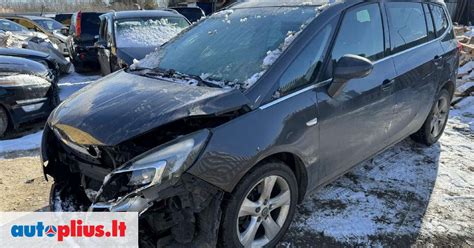 Opel Zafira automobilio priekinė dalis