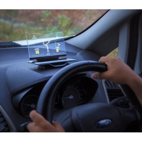 Projektorius ant priekinio stiklo su navigacijos informacija