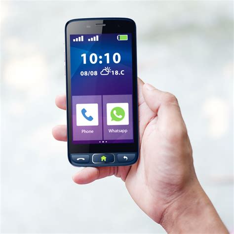 Mobilusis telefonas su CarAlert programėlės ekranu