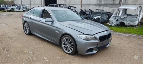 Palyginamoji lentelė su skirtingais BMW spalvų tipais: solid, metallic, pearl