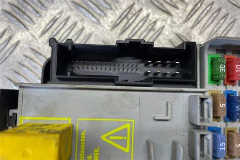 Opel Zafira A salono saugiklių dėžutės vieta