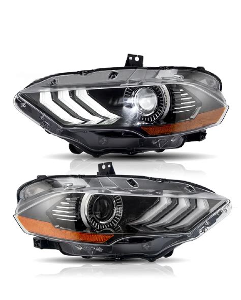 Ford Focus automobilio priekiniai žibintai su xenon šviesa