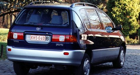 Toyota Picnic automobilio priekis