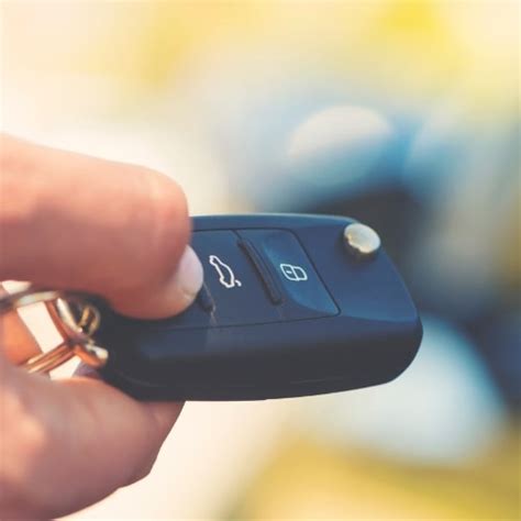 Schematinis automobilio nuotolinio užvedimo principas