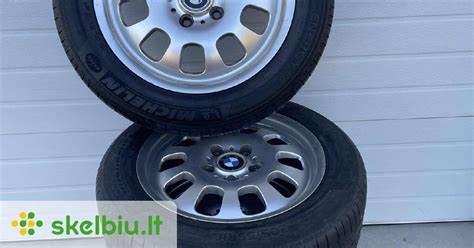 BMW E46 su skirtingais ratlankiais ir kėbulo tipais