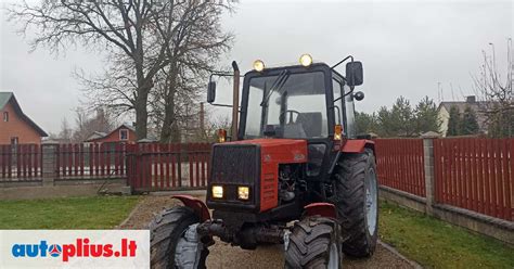 MTZ traktorius laukuose