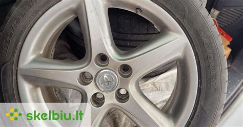 Toyota Auris su R16 lietais ratlankiais