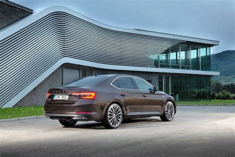 Trečios kartos Škoda Superb nuotrauka