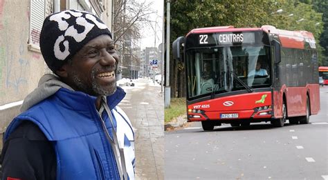 Autobusų vairuotojas prie autobuso