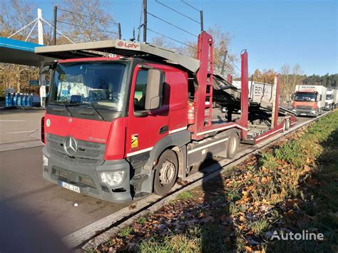 Sunkvežimis „Actros“ stovintis serviso aikštelėje