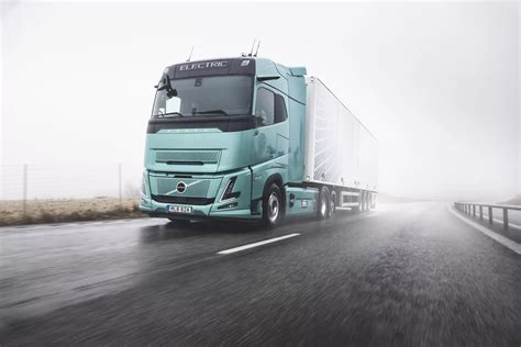 Istorinis „Volvo Trucks“ sunkvežimis Lietuvoje