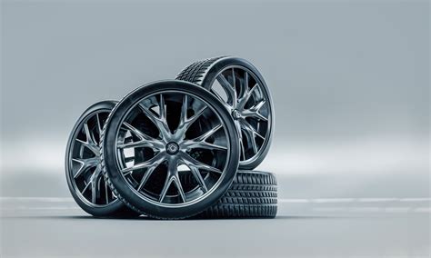 Lietiniai ratlankiai ant automobilio