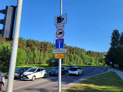 Kelio ženklas, įspėjantis apie vidutinio greičio matuoklius