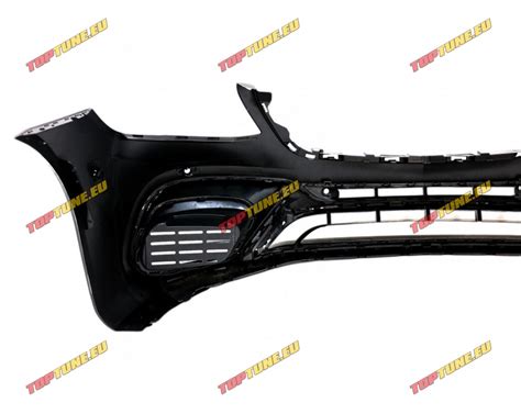 Nuotrauka su skirtingais Ford Mondeo priekiniais buferiais