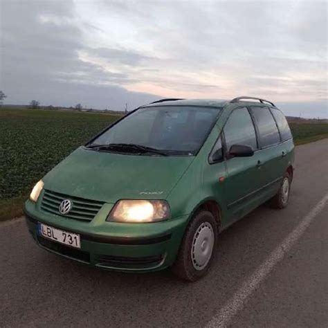 Volkswagen Sharan automobilis su lietais ratlankiais