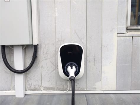 Elektromobilio įkrovimas namuose su Wallbox