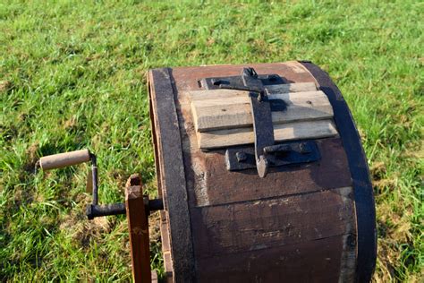 Nuotrauka: Skalbimo mašinos amortizatorius su tvirtinimo detalėmis