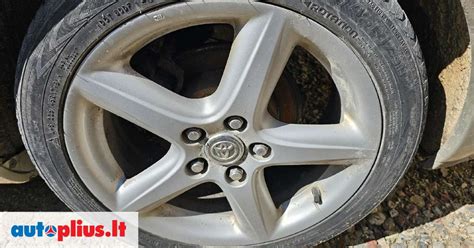 Stilingi lengvojo lydinio ratlankiai ant Toyota Avensis