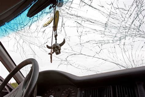 Skilęs automobilio priekinis stiklas