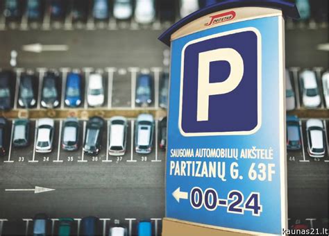 Nuotrauka automobilių saugojimo aikštelės su terminalu