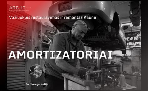 Serviso mechanikas atlieka automobilio pakabos diagnostiką