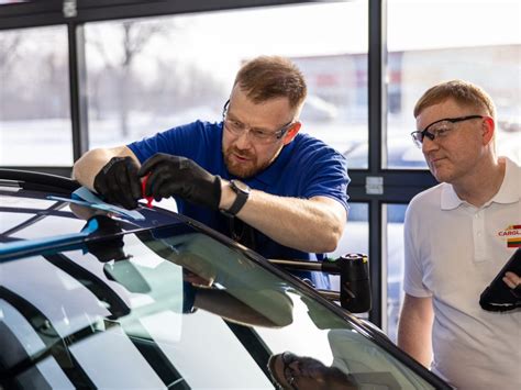 priekinio stiklo išpjovimo su polimeriniu siūlu procesas