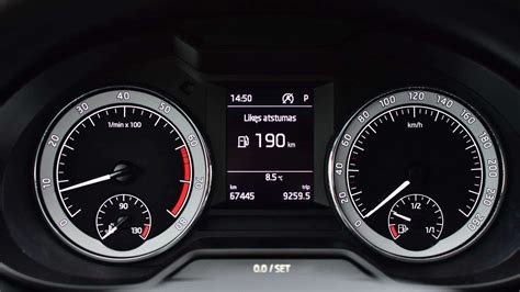 Grafikas su vidutinėmis benzininio Škoda Roomster variklių kuro sąnaudomis