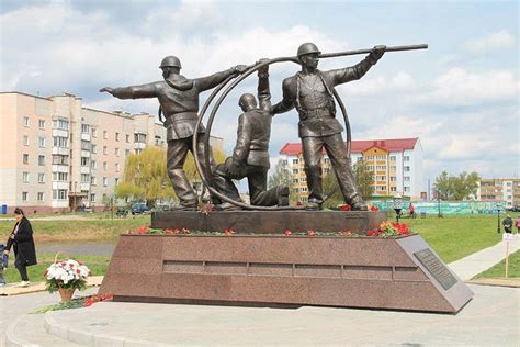 Paminklas Chojnikuose, skirtas pagerbti energetikams, kurie dalyvavo likviduojant avariją Černobylio atominėje elektrinėje