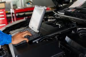 Mechanikas atlieka turbinos diagnostiką