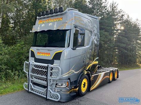Istorinis Scania vilkikas