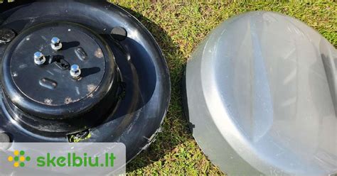 Toyota RAV4 su atsarginio rato gaubtu