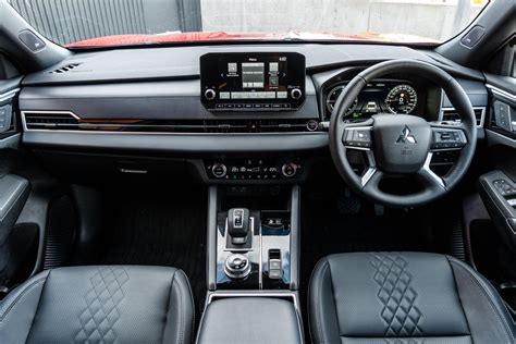 Schema, kaip veikia Mitsubishi Outlander PHEV sistema