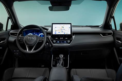 Toyota Corolla Cross interjeras su priekine panelė