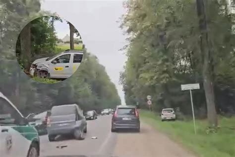 Vaizdingas automobilis kelyje
