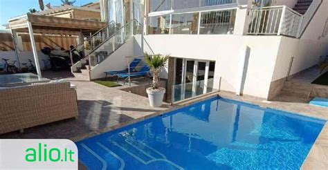 Vila Kroatijoje su baseinu