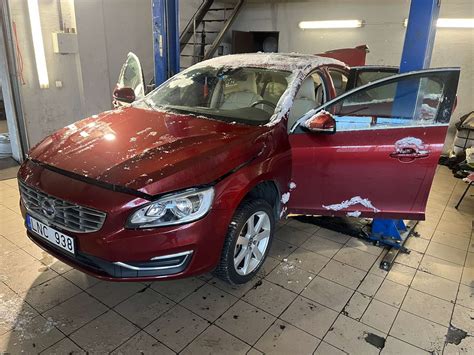 Volvo S60 priekinio žibinto stiklo keitimas