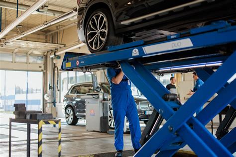 automobilio apžiūra su specialistu