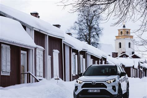 Grafikas, rodantis Toyota Prius degalų sąnaudų efektyvumą lyginant su tradiciniais automobiliais