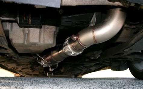 Toyota automobilio išmetimo sistema su katalizatoriumi