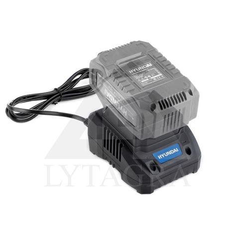 įvairūs įrankiai ličio jonų akumuliatorių testavimui