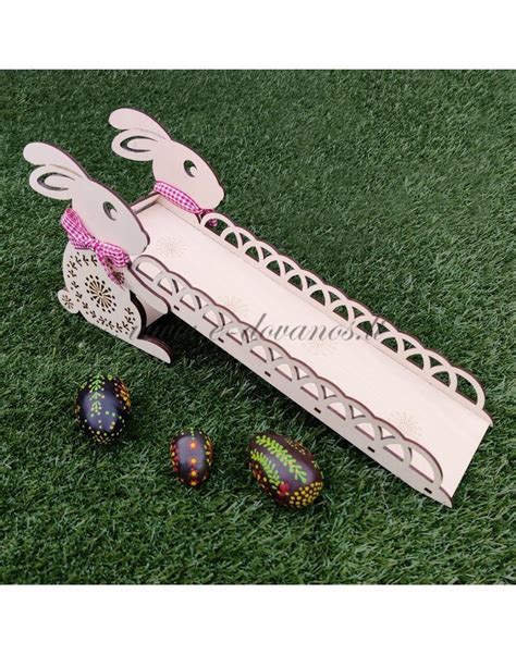 Medinis lovelis margučiams ridenti su ornamentais