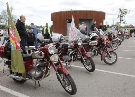 Istorinių motociklų nuotrauka