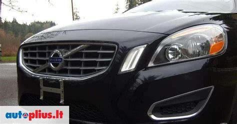 Volvo S60 priekis su žibintais