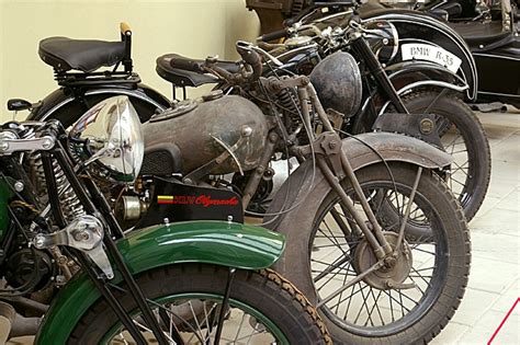 Istorinis automobilis ekspozicijoje