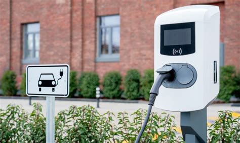 Elektromobilio įkrovimo stotelės montavimas garaže