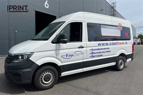 Palyginimas dviejų reklamos ant automobilio tipų