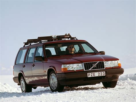 Volvo 940 automobilis